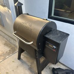 Traeger Smoker 575 Pro 