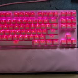 Razer: Huntsman V2 Keyboard TKL and Orochi V2 Mouse in Pink Quartz