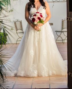 Wedding Dress And Veil (Martina Linai) From MARIEE BRIDAL SCOTTSDALE