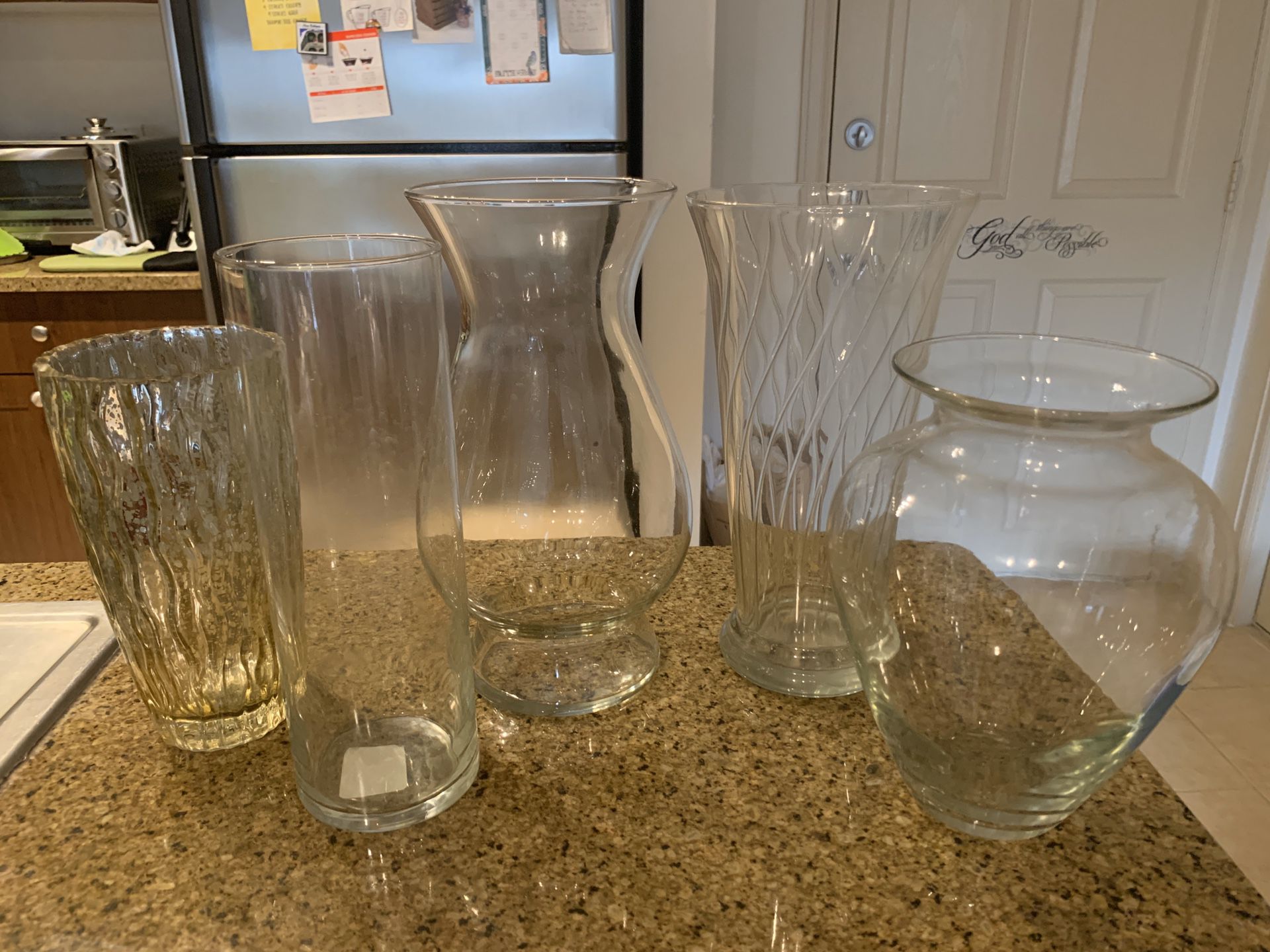 1 Lot of 5 glass flower vases