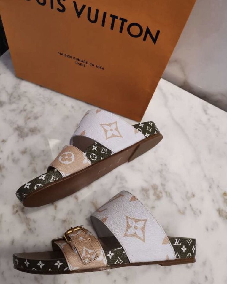 LOUIS VUITTON Bom Dia Flat Comfort Mule for Sale in Brooklyn, NY - OfferUp