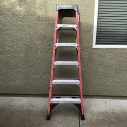 Werner 6’ fiberglass non-conductive 300 lbs capacity ladder