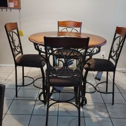 Dinner Table With Four Chair 