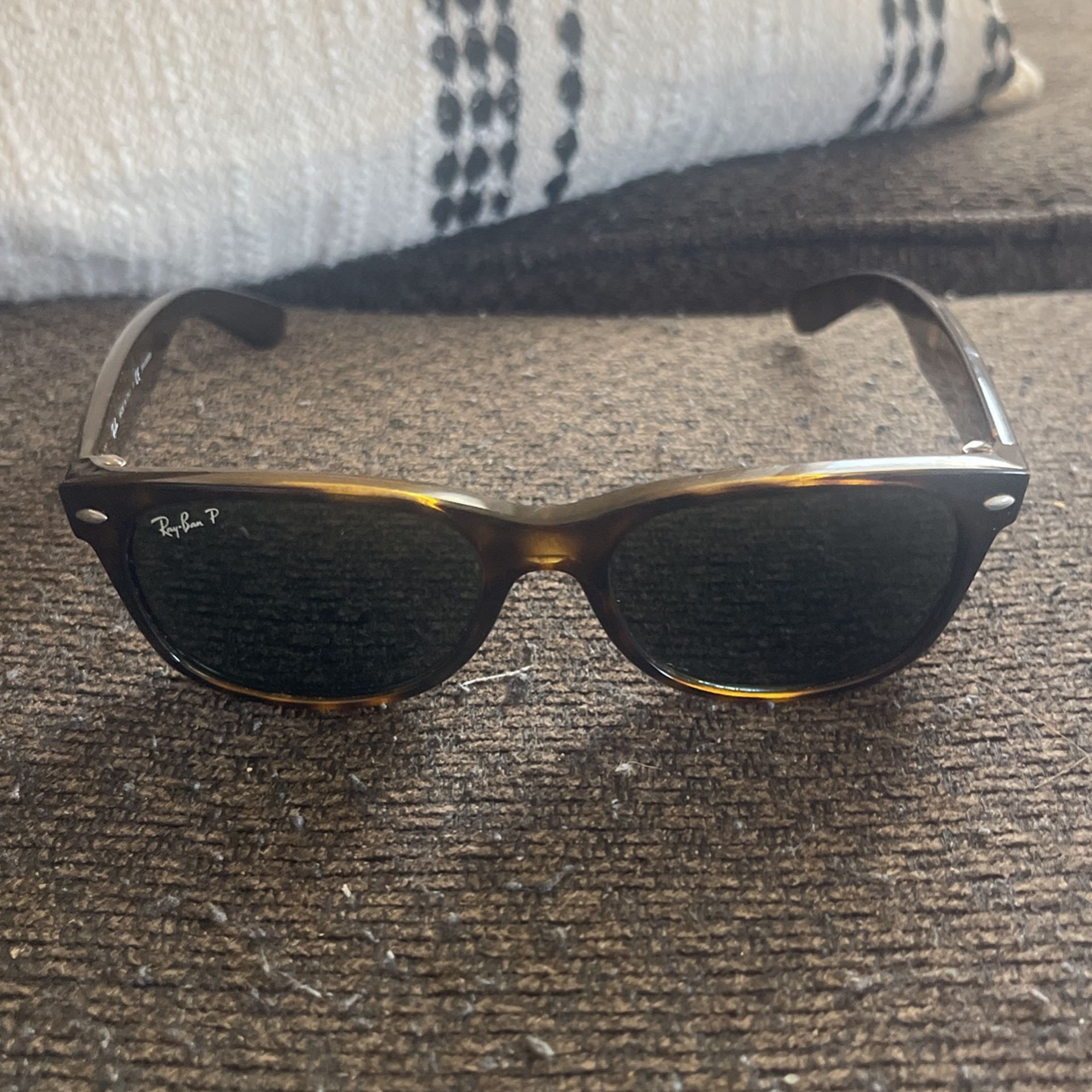 Ray Ban Wayfarer RB2132 902/58 Tortoise/Crystal Green Polarized