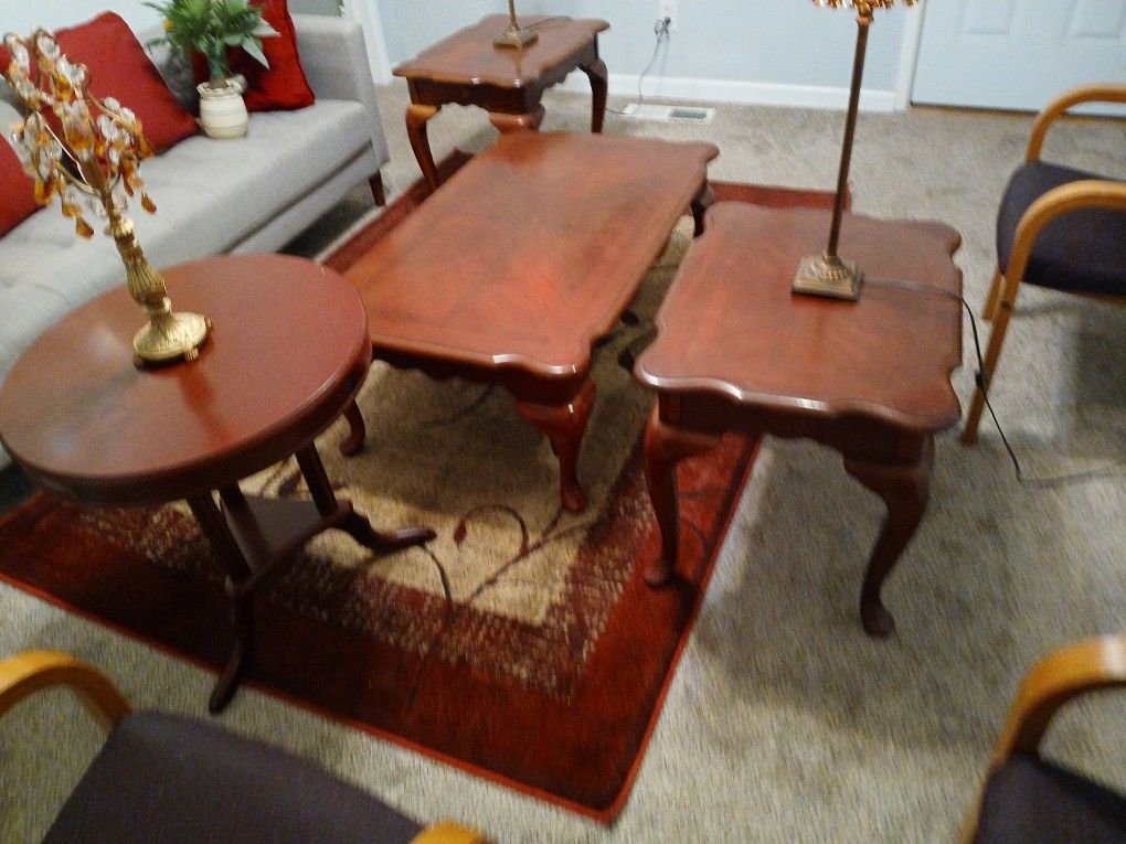 Coffee Table and 4 Corner Tables Perfect Cond