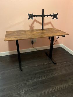 STANDING DESK W DUAL MONITOR STAND