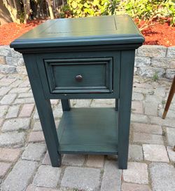 Solid Wood End Table / Nightstand