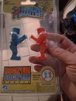 World's Smallest Rock 'Em Sock 'Em Robots