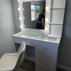 Vanity Makeup Desk 