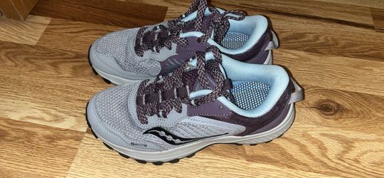 Women’s athletic shoes size 6