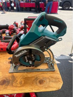 Makita 40V Max XGT Brushless Cordless Rear Handle 7-1/4 in. Circular Saw (Tool Only)