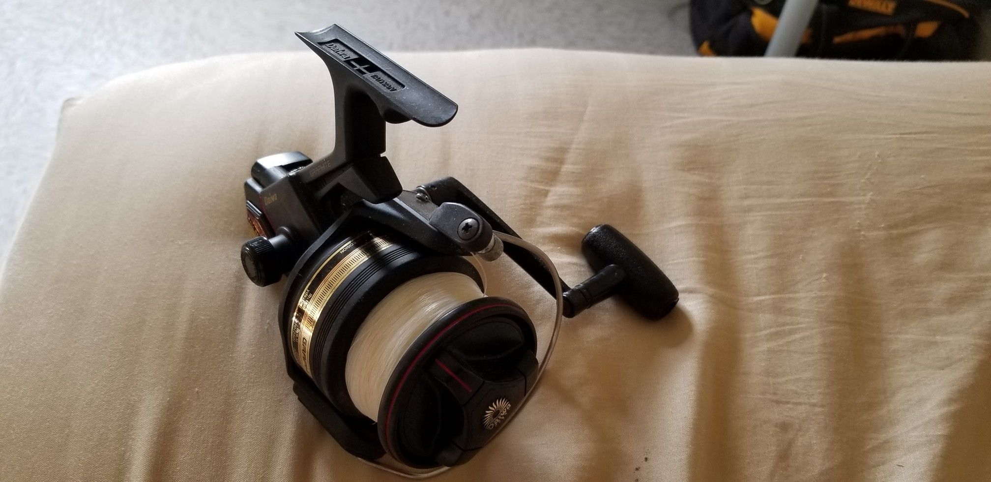 daiwa med weight salt water reel in perfect condition