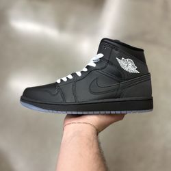 Air Jordan 1 Mid “Black Metallic Reimagined” Sizes 8 / 8.5 / 9 / 9.5 / 10 / 10.5 / 11 / 12 / 13 IN HAND BRAND NEW