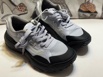 Brand new Vans MTE Crosspath in a grey and black color-way