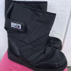 SNOW BOOTS SIZE 11