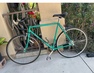 Vintage lated 80s Univega nuovo sport bicycle  with weinmann rim