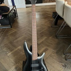 Ibanez SR305E 5-String Bass Guitar w/ Hard Case – Excellent Condition