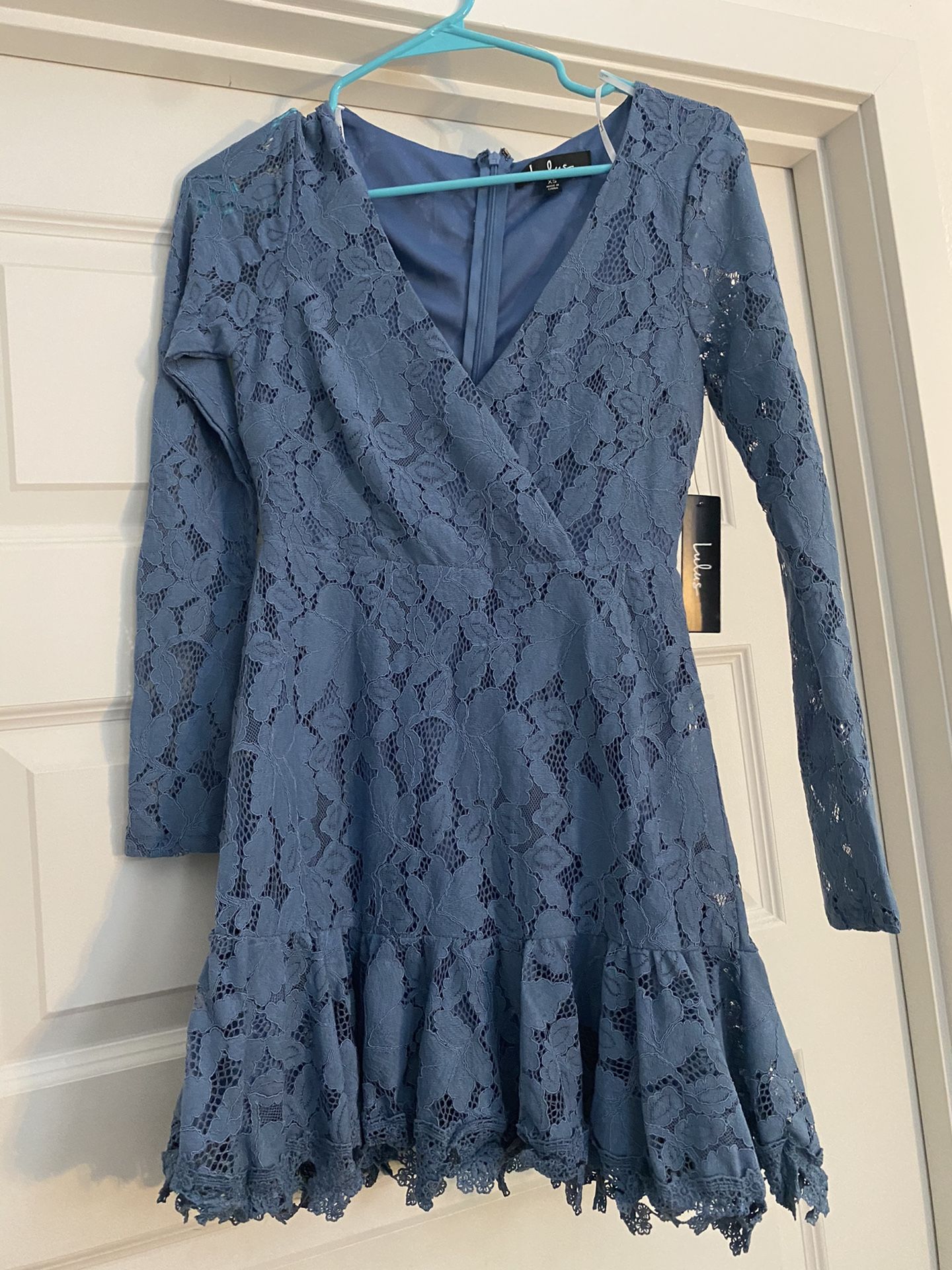 BRAND NEW WITH TAGS! LULUS Blue Lace Dress (XS)