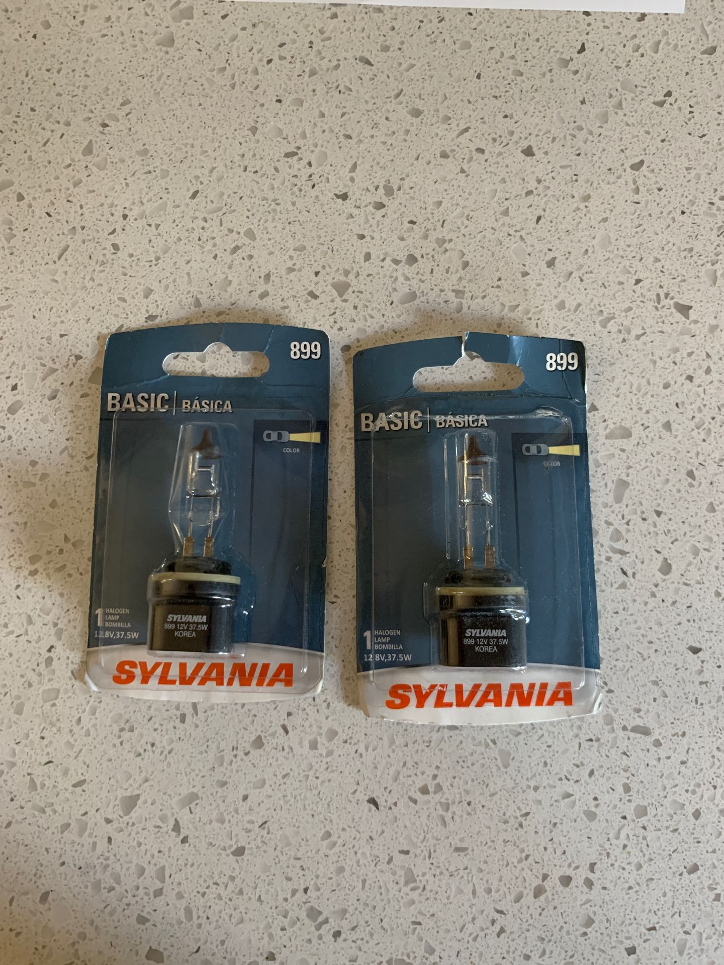 Sylvania Basic 899 halogen lamp