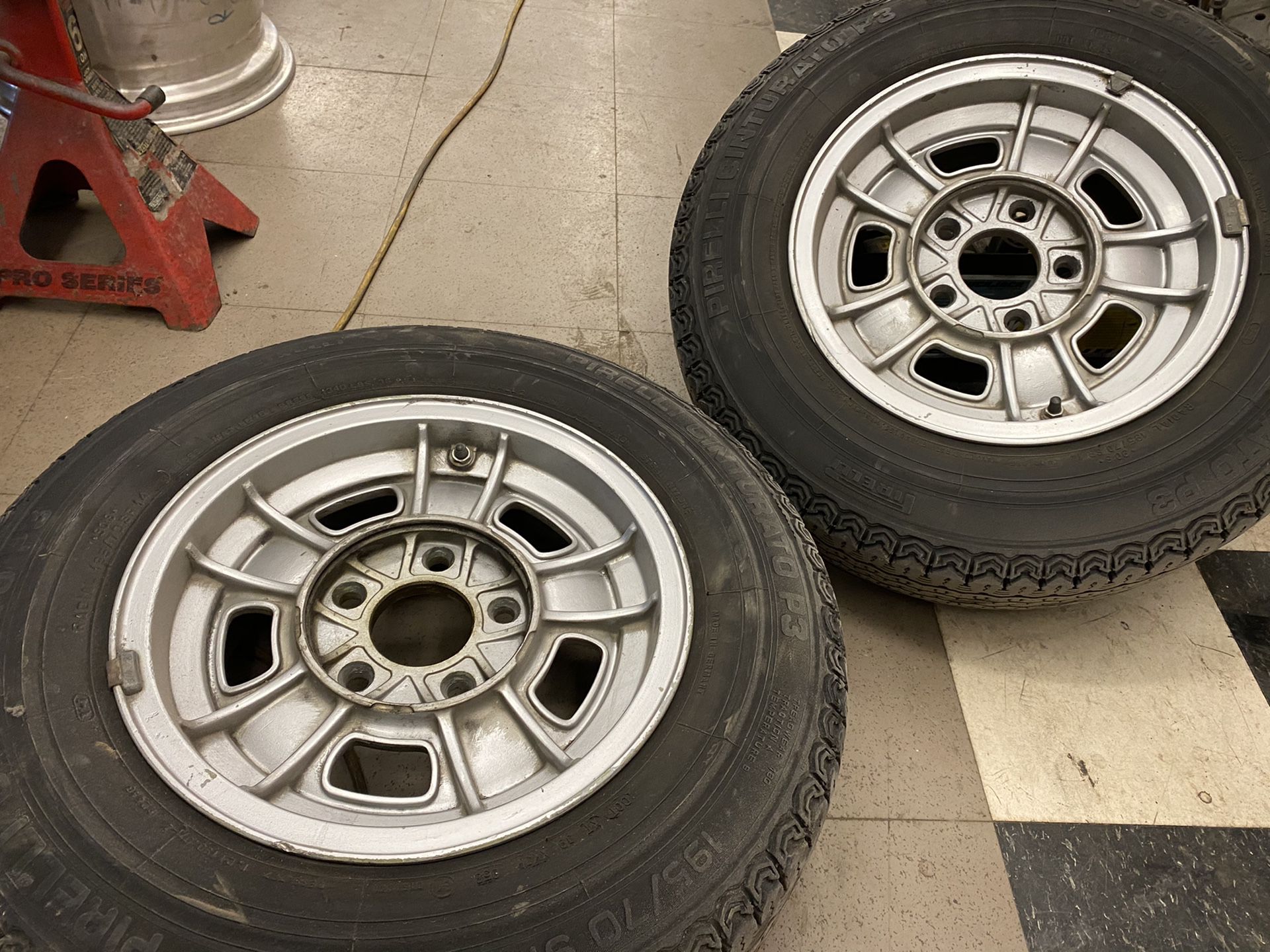 BMW E9 Factory Alloy 14x6 wheels Set of 5 Pirelli tires Exc!