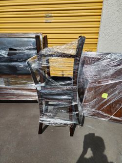 Dinning Set With Matching Queen Size Bed Frame 