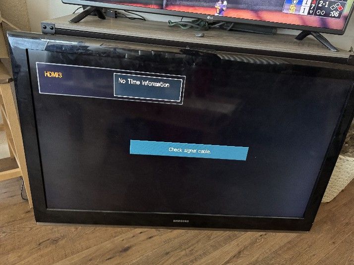 Samsung TV Television 52 "