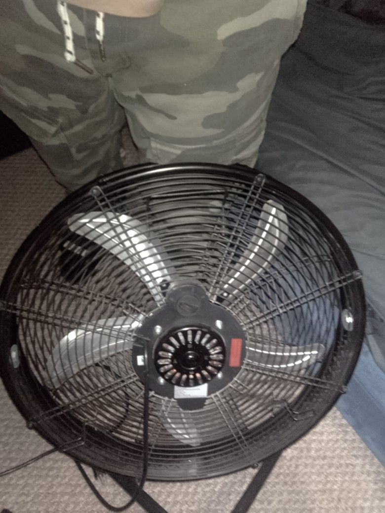  Fan Strong Blowing 