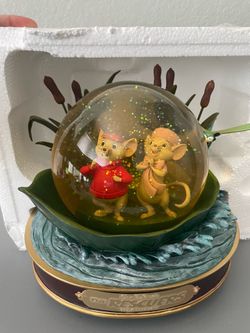 Disney’s  “The Rescuers” 30th Anniversary Limited Edition snow globe