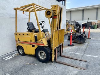 ALLIS-CHALMERS ACEP40 FORKLIFT