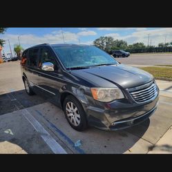 2011 Chrysler Town & Country