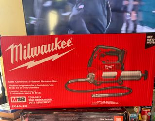 Milwaukee M18 Cordless 2-Speed Grease Gun 2646-20 (Tool Only)