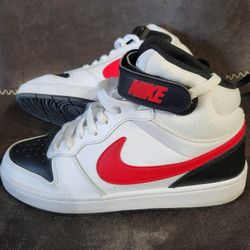 Nike Court Borough  7Y 