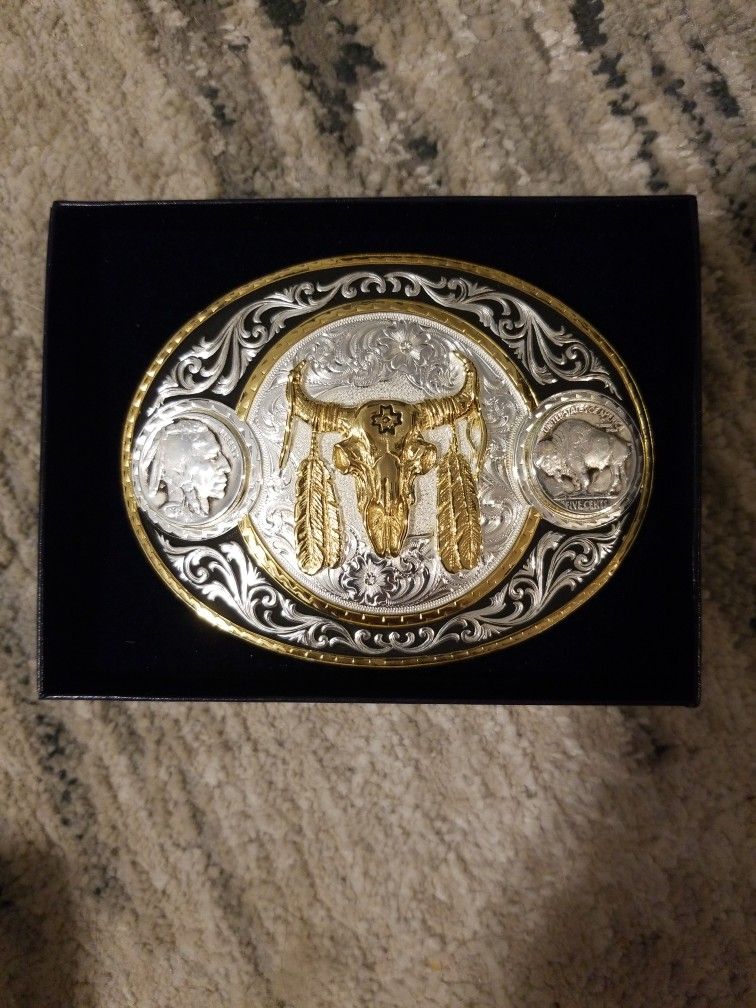 Belt Buckle.  Cow Skull With Feathers.  Buffalo Nickel.  Montana Silversmiths. 