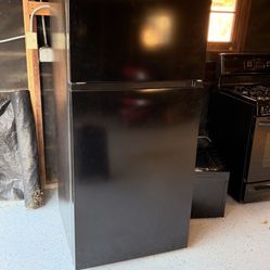 Refrigerator/Freezer 18 Cubic Foot