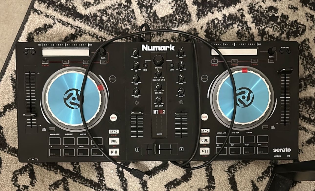 Numark Mixtrack Pro 3 DJ controller