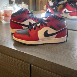 Jordan 1 Mid