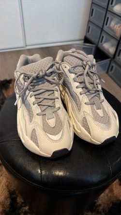 Yeezy Boost 700 V2 static