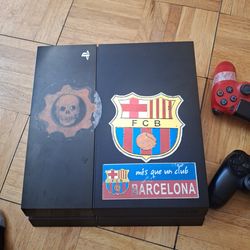 Ps4 console & 2 controller