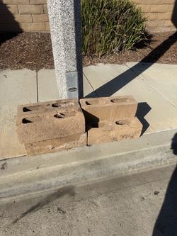 Slump stone blocks