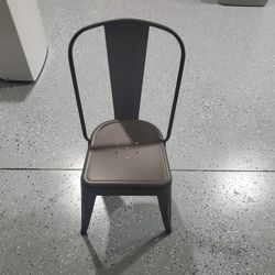 Chairs Total 4 Made From Metal