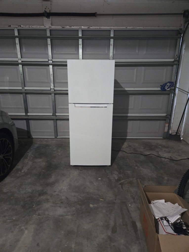 Magic chef refrigerator