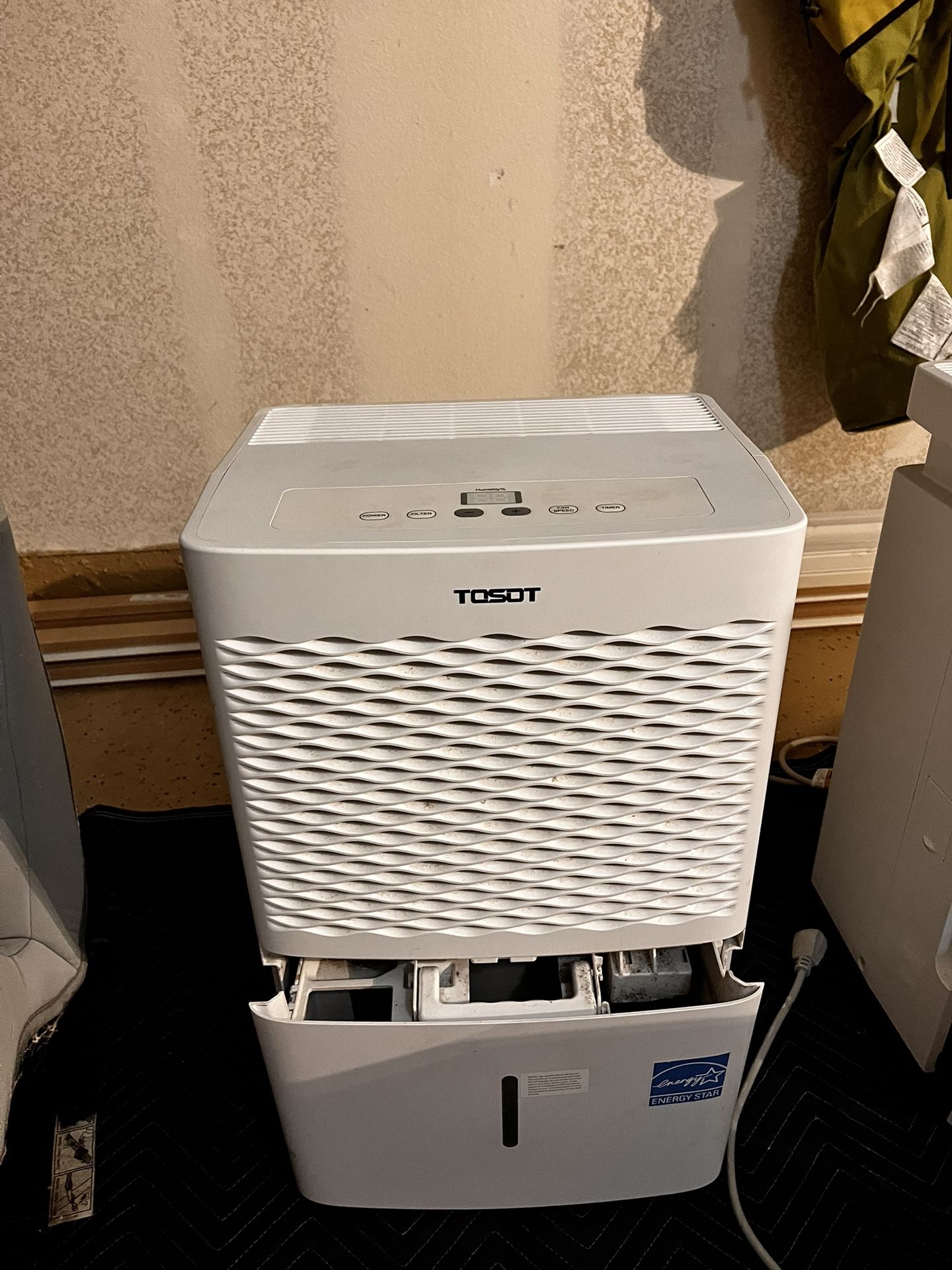 Tosot Dehumidifier 50pint/day