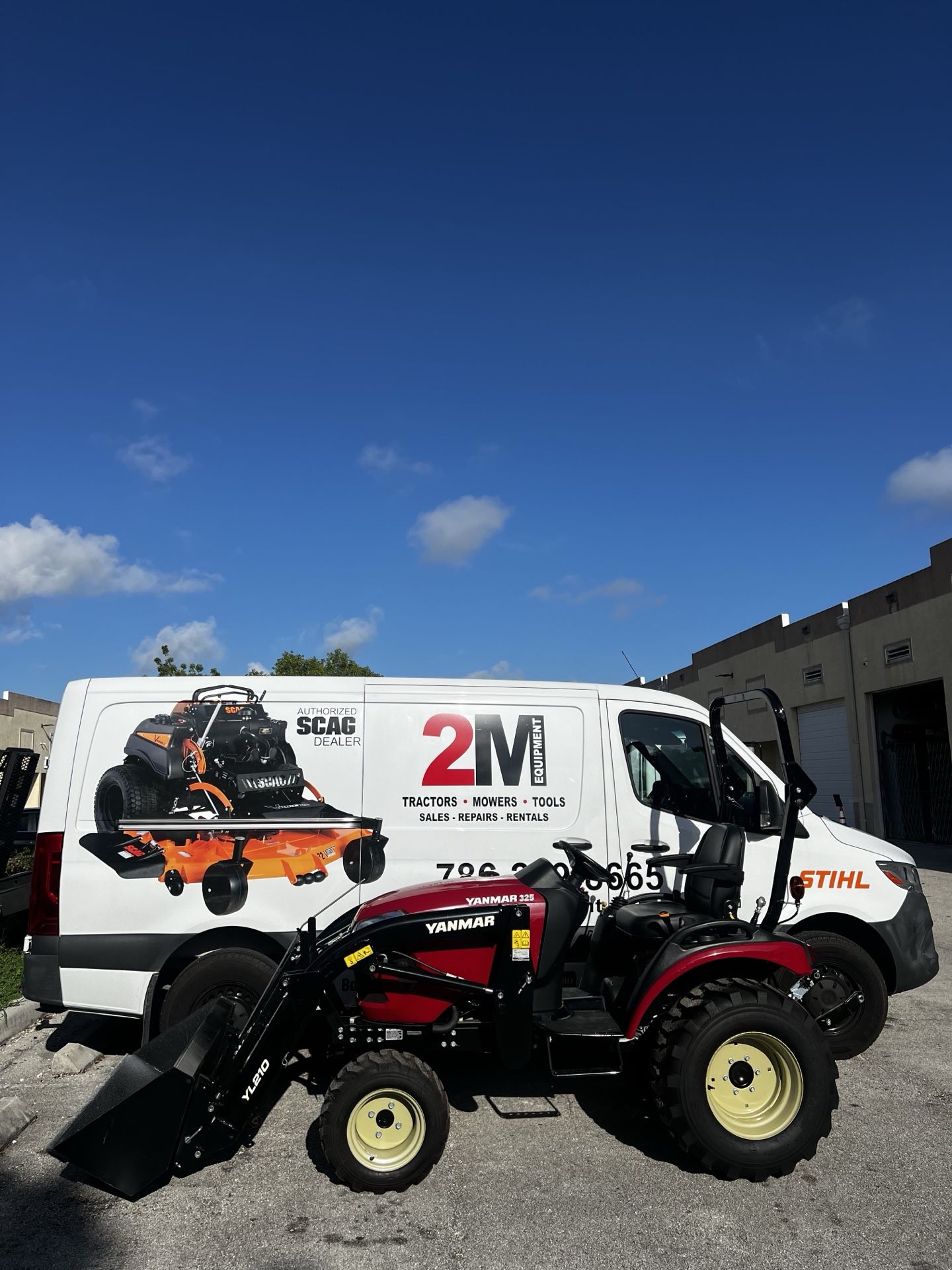 Yanmar SA-325 Tractor W/ Bucket