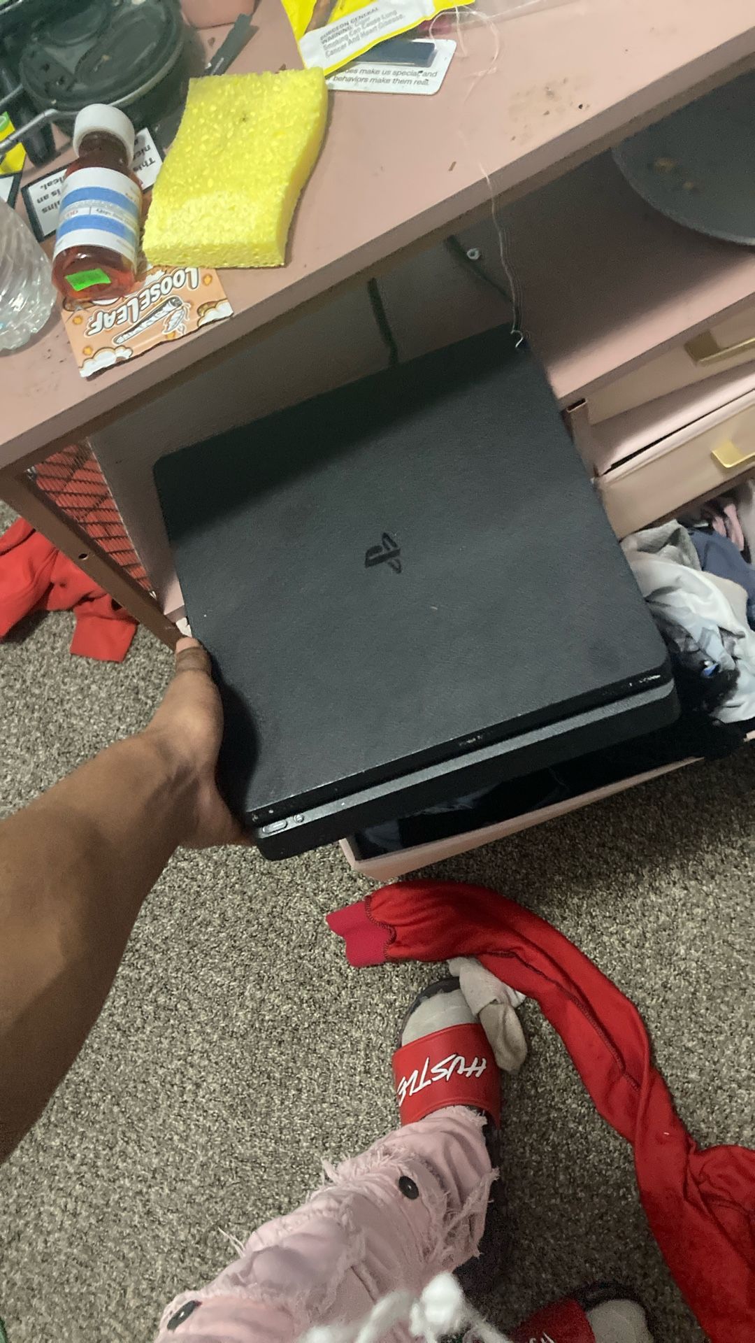 PS4 Pro Comes With Charger Controller And Cords