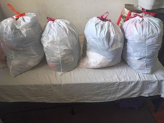 Cuatro bolsas de ropa para niño size 4 5 6 7 años
