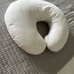 Boppy Pillow White