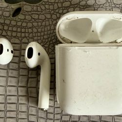AIRPOD 1st Gen with Lightning Case