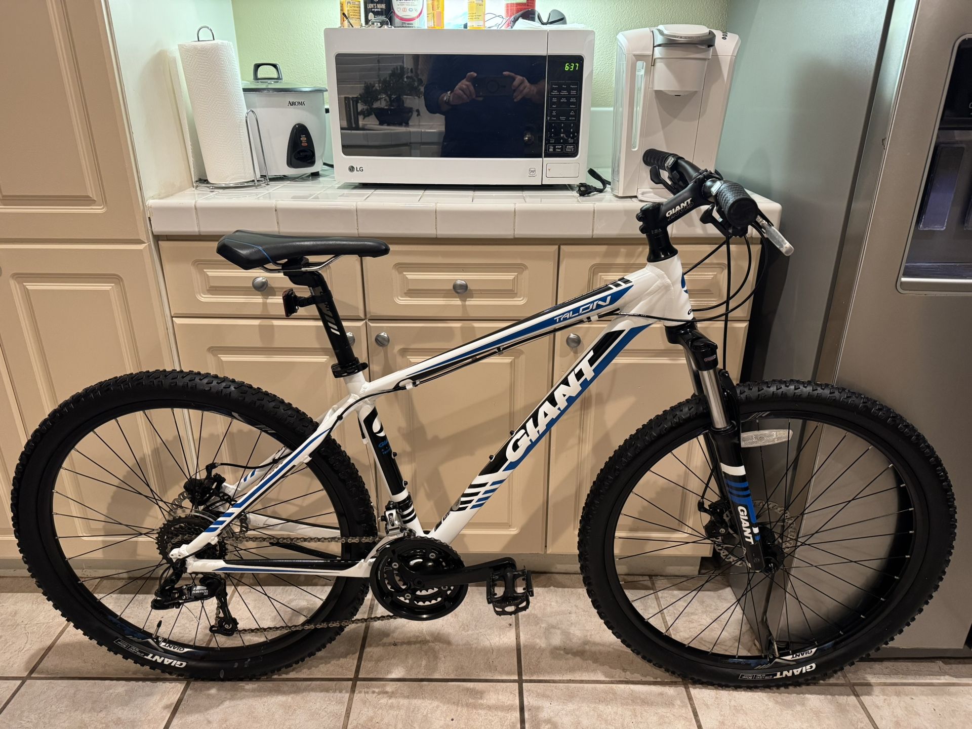 ~Like new~ Giant Talon 5 Disc aluminum mountain bicycle