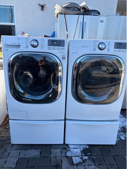 LG Washer and Dryer Set Electric 220V