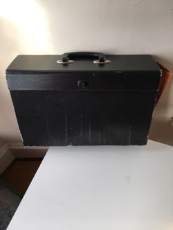 Heavy cardboard accordion file organizer with handle